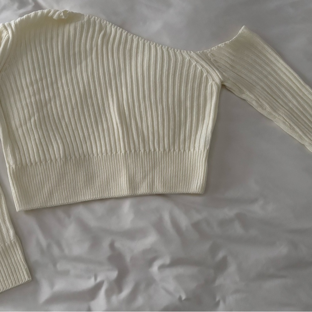 Elegant Cream Off-Shoulder Crop-Sweater